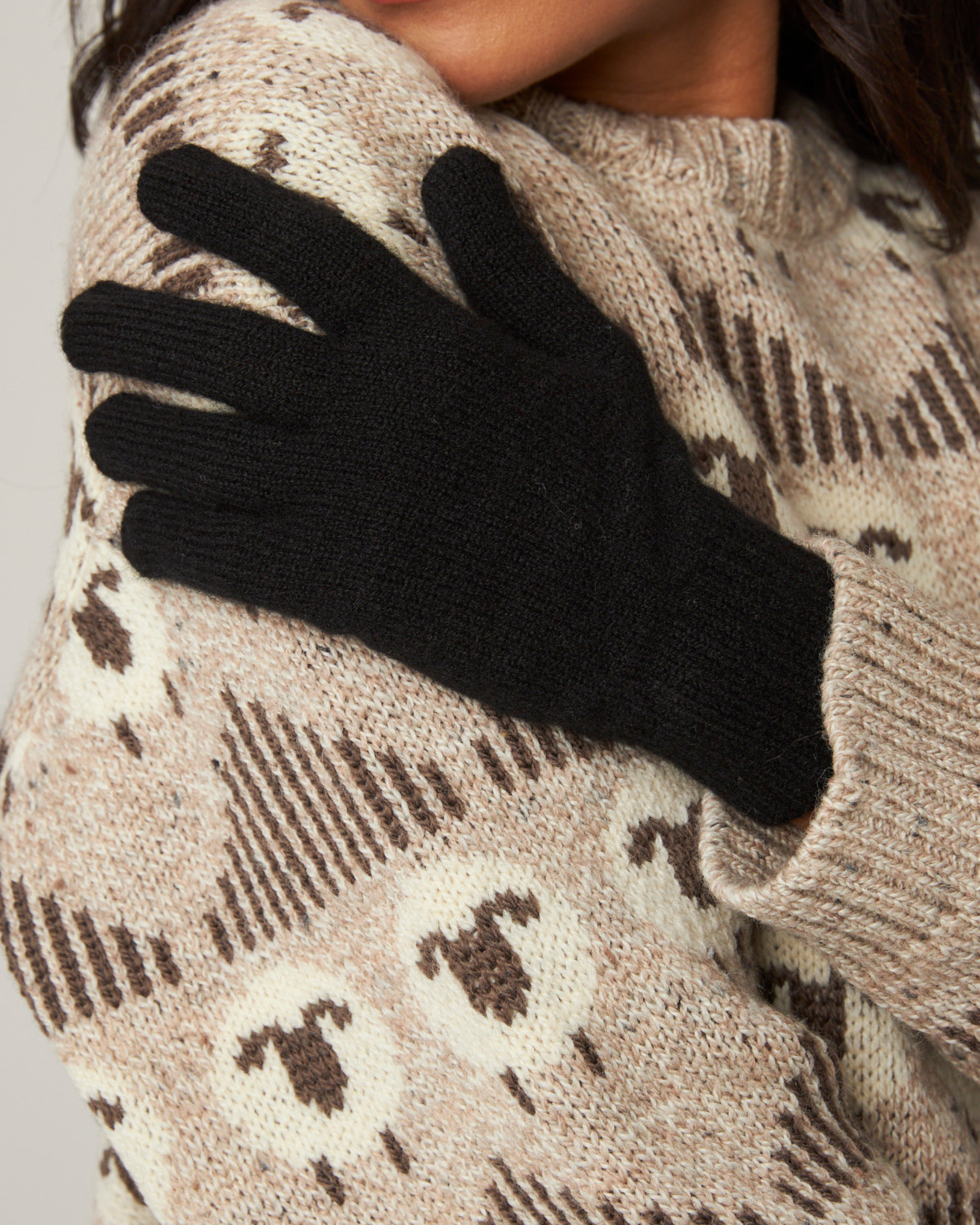 Image of model wearing Lundy Gloves. 